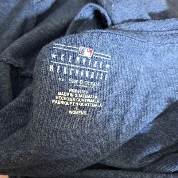 Genuine merchandise graphic T-shirt size Large - Picture 3 of 3